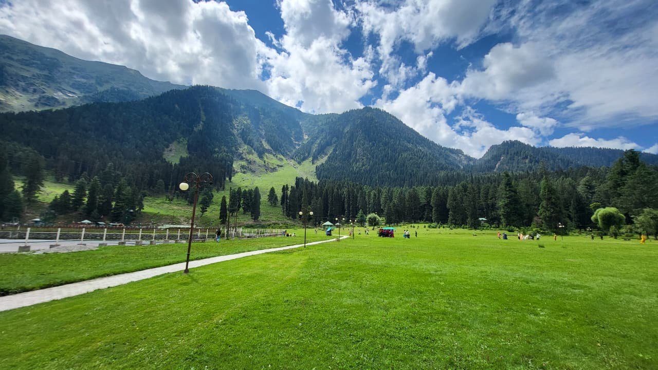 Luxury Kashmir tour package